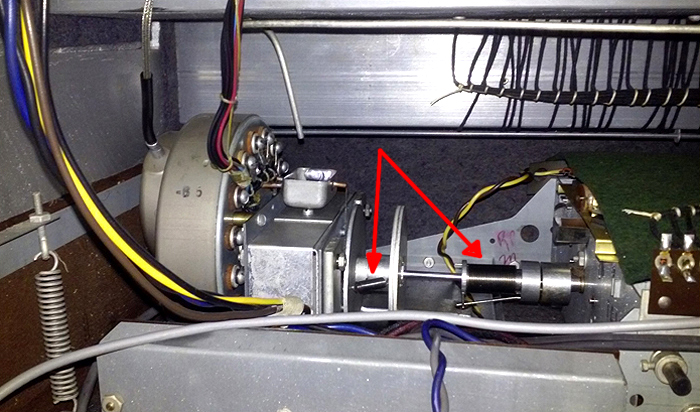 B3 synchronous motor and attached vibrato scanner.